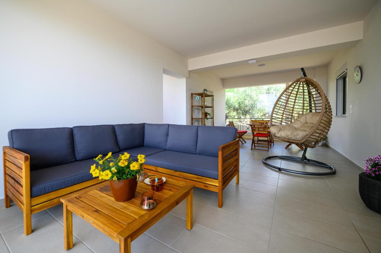 Chic Apartment In Nature, 5-Min Walk To The Beach Kalamata Exterior photo