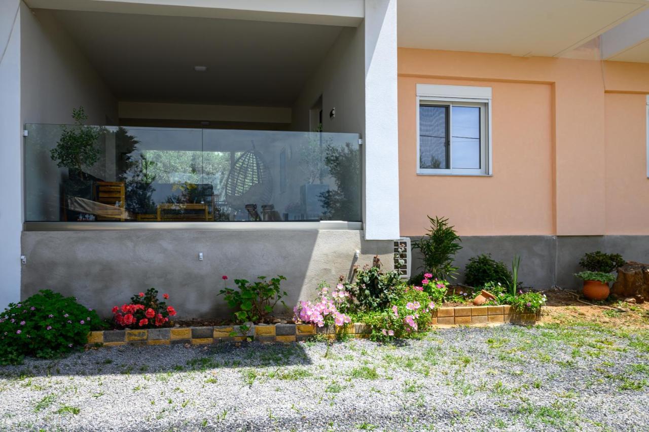 Chic Apartment In Nature, 5-Min Walk To The Beach Kalamata Exterior photo