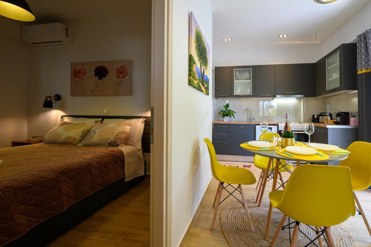 Chic Apartment In Nature, 5-Min Walk To The Beach Kalamata Exterior photo